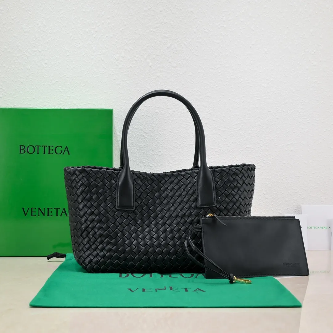 medium black